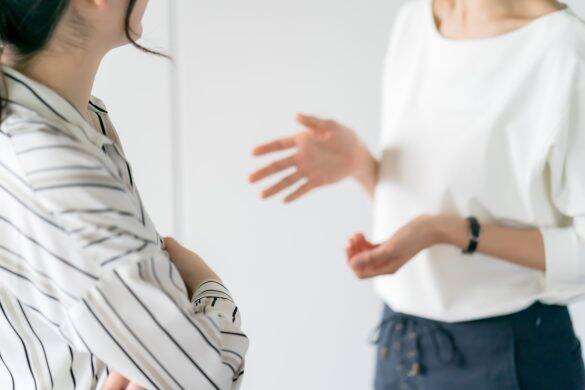 帝王切開を「寝てたらパッと出されるだけの楽な出産」と笑う義母を、笑顔で黙らせた“隣人のひと言”とは？