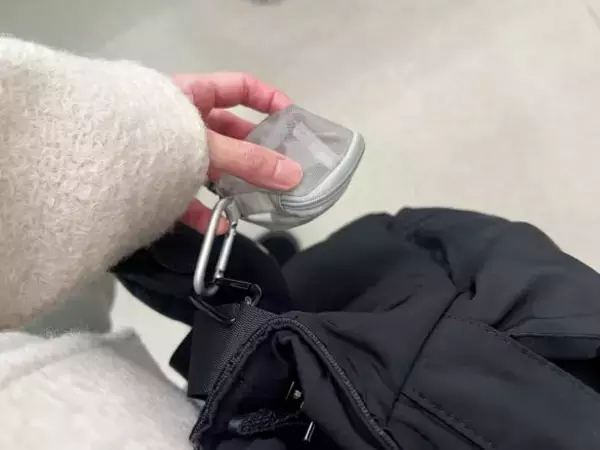 「使い方が謎…スルーしていた「無印良品590円ポーチ」→買ってみたら便利すぎて衝撃を受けたワケ」の画像