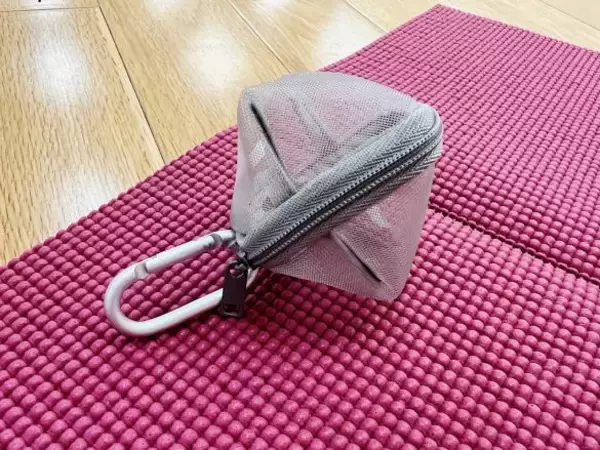 「使い方が謎…スルーしていた「無印良品590円ポーチ」→買ってみたら便利すぎて衝撃を受けたワケ」の画像