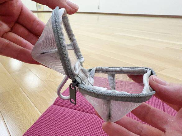 使い方が謎…スルーしていた「無印良品590円ポーチ」→買ってみたら便利すぎて衝撃を受けたワケ