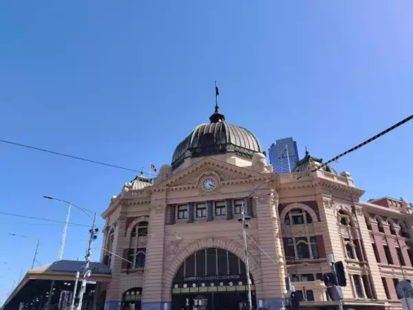 「「引き落とされた金額に震え上がった…」36歳・元『渡鬼』子役が一人異国で年末年始を過ごしたワケ」の画像