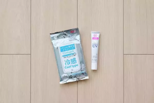 汗をふいたらトイレにポイッ！ ダイソーの“流せるボディシート”が想像以上に快適。この夏はもう手放せない