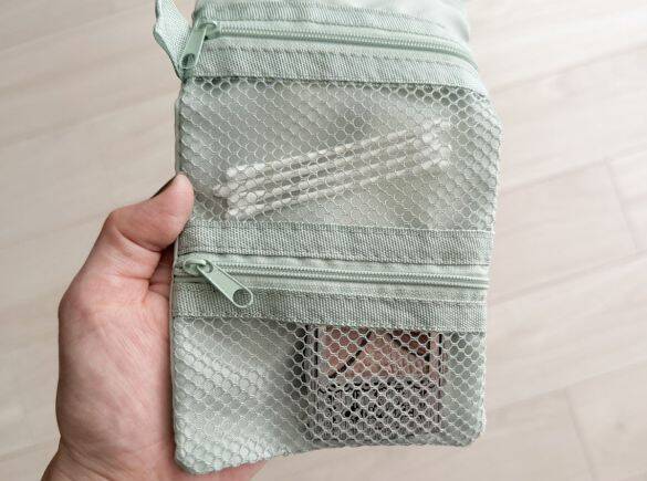 「もう買えないかと…」セリアの“入手困難ポーチ”をやっと発見。110円で「3ポケット」コスメも薬もすっきり収納