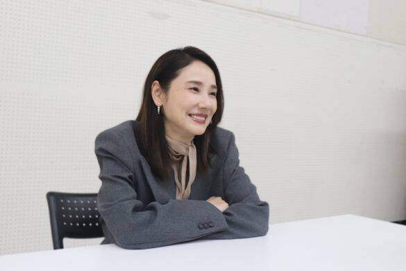 吉田羊が海外の撮影現場で驚いたこと。「どんなに撮影が乗っていてもパツンと切られる」仕事より優先される“大切な時間”は