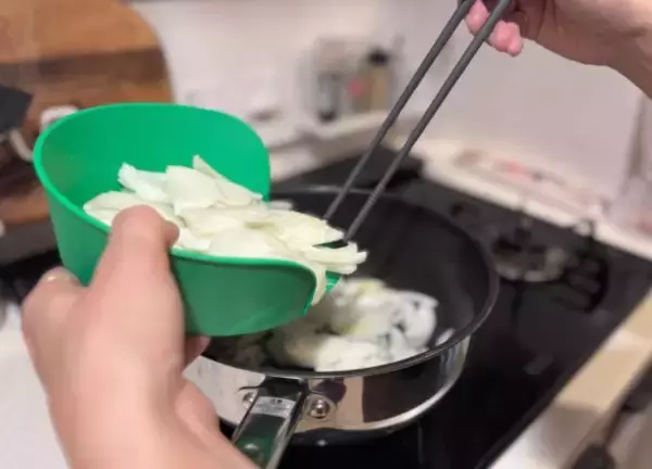 「IKEA「変わった形の100円ボウル」で調理の手間が激減！ キッチンを広くきれいに使える」の画像