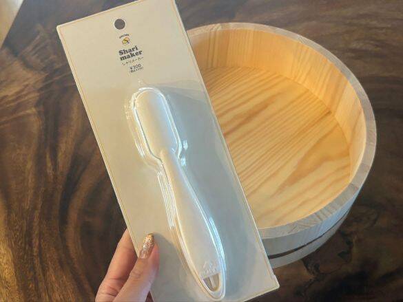 押すだけでシャリ量産！330円の“寿司パーティ爆速化アイテム”使ったら楽しすぎた。年末年始に大活躍の3COINSアイテム