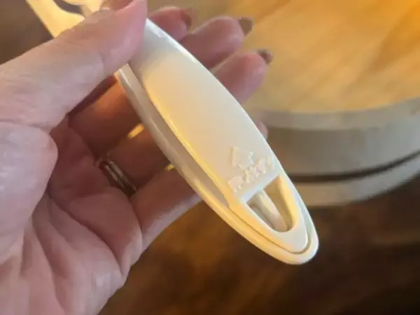 「押すだけでシャリ量産！330円の“寿司パーティ爆速化アイテム”使ったら楽しすぎた。年末年始に大活躍の3COINSアイテム」の画像