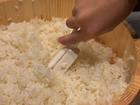 押すだけでシャリ量産！330円の“寿司パーティ爆速化アイテム”使ったら楽しすぎた。年末年始に大活躍の3COINSアイテム