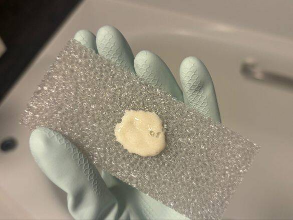 本当に100均?! お風呂のガンコ汚れが、まさかのキャンドゥ「330円の風呂掃除アイテム」でピカピカ！ コスパ最高の優秀さ