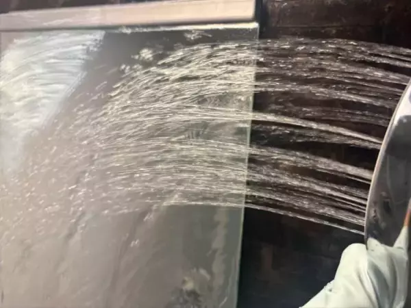 「本当に100均?! お風呂のガンコ汚れが、まさかのキャンドゥ「330円の風呂掃除アイテム」でピカピカ！ コスパ最高の優秀さ」の画像