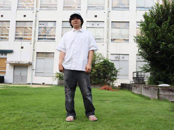 “友達2000人”の31歳芸人が明かす「出会う人みんなと仲良くなる才能」。全方向の愛されキャラが生まれるまで