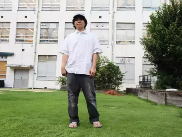 「“友達2000人”の31歳芸人が明かす「出会う人みんなと仲良くなる才能」。全方向の愛されキャラが生まれるまで」の画像