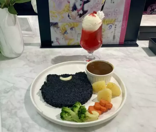 「「公式が謝罪」話題の“セーラームーンカフェ”に行ってみた。“史上1番ひどい”という噂の真相は…」の画像