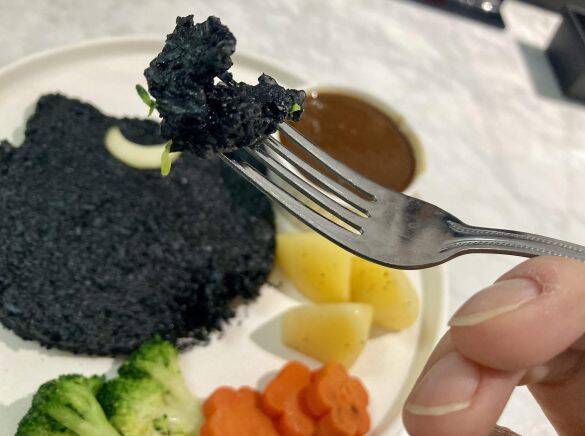 「公式が謝罪」話題の“セーラームーンカフェ”に行ってみた。“史上1番ひどい”という噂の真相は…