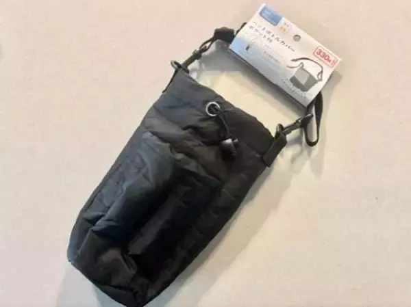 「バッグ持ちたくない日」に最適！キャンドゥ330円“ペットボトルカバー”が想像以上に身軽だった