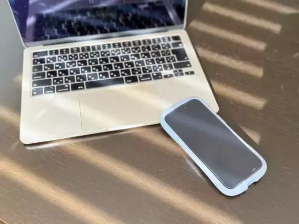 「「首が老ける人」が無意識にやっていること。“スマホの見すぎ”だけじゃない、今すぐやめたい3大NG習慣」の画像