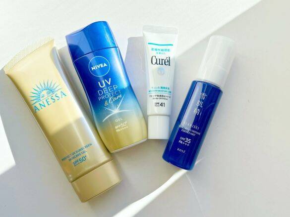 「首が老ける人」が無意識にやっていること。“スマホの見すぎ”だけじゃない、今すぐやめたい3大NG習慣