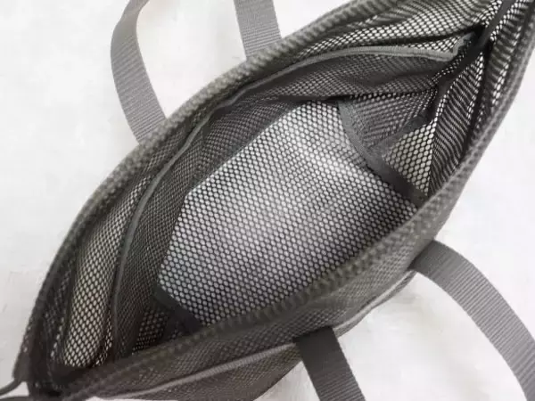 「ホテルやジムでの「持ち運び問題」が解消！無印良品の隠れた名品、メッシュ巾着が優秀すぎる」の画像
