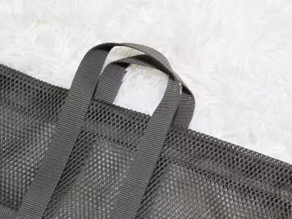 「ホテルやジムでの「持ち運び問題」が解消！無印良品の隠れた名品、メッシュ巾着が優秀すぎる」の画像