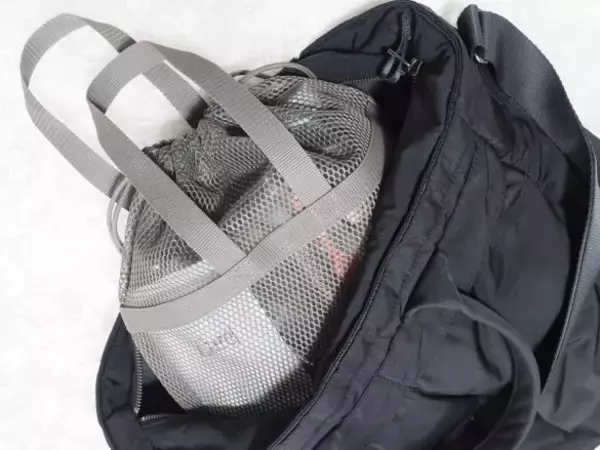「ホテルやジムでの「持ち運び問題」が解消！無印良品の隠れた名品、メッシュ巾着が優秀すぎる」の画像