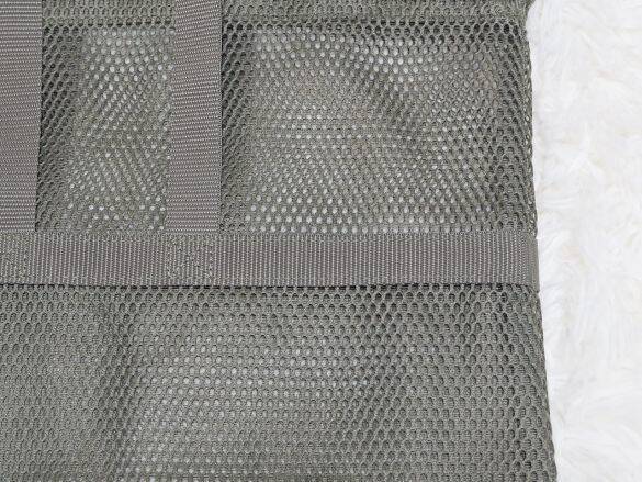 ホテルやジムでの「持ち運び問題」が解消！無印良品の隠れた名品、メッシュ巾着が優秀すぎる