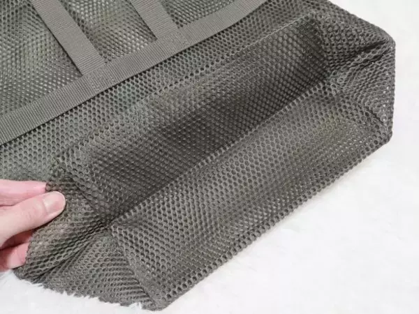 「ホテルやジムでの「持ち運び問題」が解消！無印良品の隠れた名品、メッシュ巾着が優秀すぎる」の画像