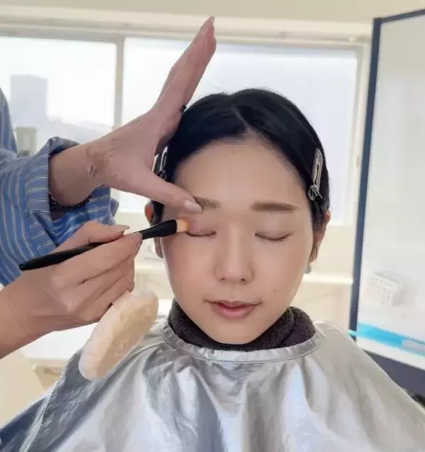 「顔が地味！一重まぶた・奥二重さんの“ありがち地味メイク”と、華やか顔に激変させるコツ３つ」の画像