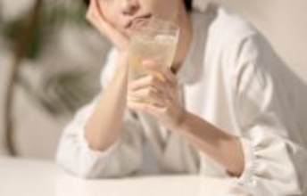 お酒を飲み続けると腸に起こる“嬉しくないコト”3つ。腸を守る飲み方のコツも