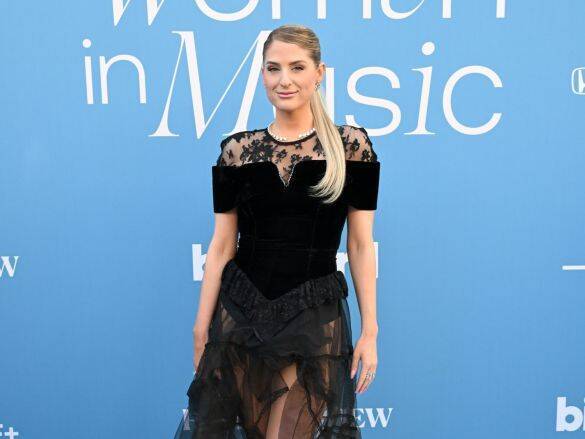 “ぽちゃカワ歌姫”から激変！激やせ米人気歌手の代理出産に批判殺到「まるで出産直後のような写真はおかしい」