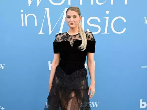 「“ぽちゃカワ歌姫”から激変！激やせ米人気歌手の代理出産に批判殺到「まるで出産直後のような写真はおかしい」」の画像