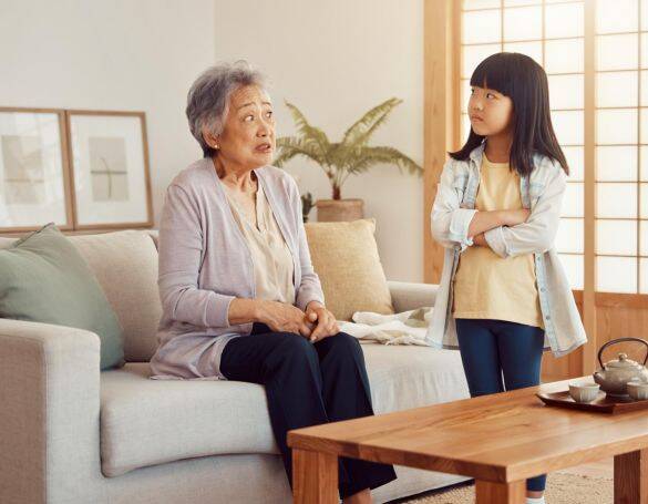 「女の子育児はラク」と繰り返す義母に9歳娘がポツリ…→親戚一同が静まり返った“まさかのひと言”とは