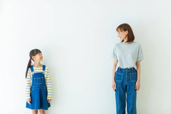 「女の子育児はラク」と繰り返す義母に9歳娘がポツリ…→親戚一同が静まり返った“まさかのひと言”とは