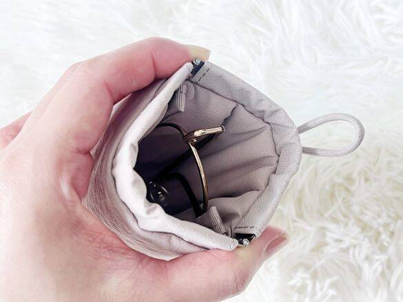 バッグの中の小物、今すぐ使いたいのに出ないイライラ……無印の「990円ポーチ」が秒で解決してくれた！