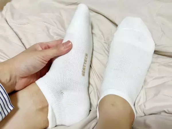 「ユニクロ「ヒートテック靴下」4種を履き比べした結果！SNSで大バズり中のアイテムも」の画像
