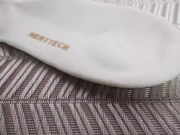 「ユニクロ「ヒートテック靴下」4種を履き比べした結果！SNSで大バズり中のアイテムも」の画像