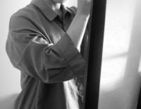 「兄弟の中で私だけを無視」突然始まった父からの虐待。24歳・虐待サバイバーが明かす“後遺症”の数々とは＜前編＞