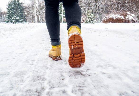雪の中を薄着で歩く女性を発見、車で家まで送ったら「ひどい目にあいました」／びっくり体験人気記事BEST