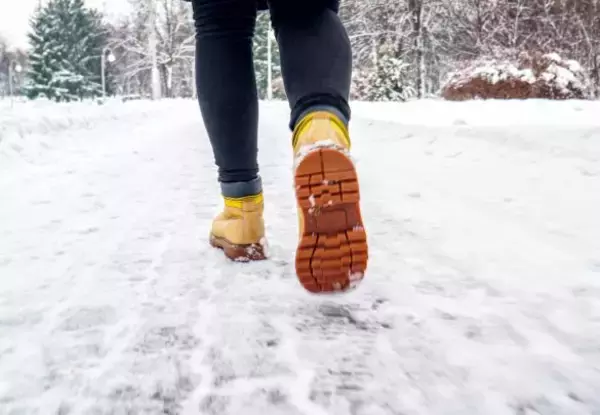 「雪の中を薄着で歩く女性を発見、車で家まで送ったら「ひどい目にあいました」／びっくり体験人気記事BEST」の画像