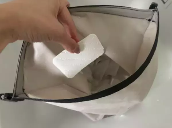 「ケチャップ汚れが1分で落ちた！ ダイソーの「洗濯グッズ2つ」で“ちょい洗い”が想像以上にラクに」の画像