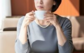 デートで注文する瞬間、男性がもらした一言にモヤッ「私に言われても困るんですけど…」