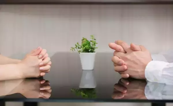 「“元カノに未練タラタラ”な彼氏に「別れよう」と言ったら…彼の返事にドン引き／恋愛人気記事BEST」の画像