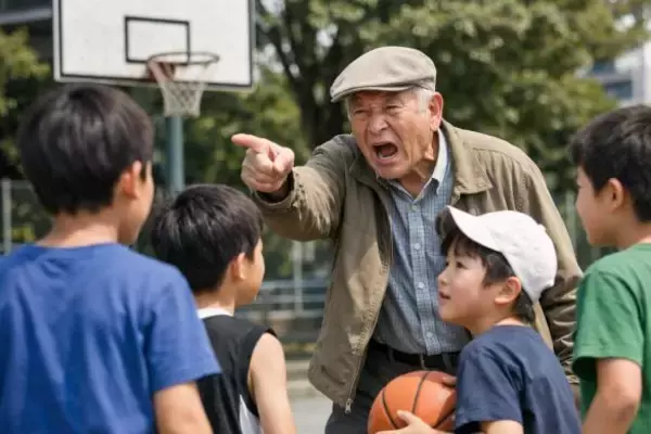 「ボールの音がうるさい」公園でおじさんに監視される小4息子の末路。外遊びを奪われた親子が直面した“まさかの展開”とは