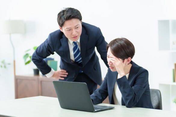 「君のため」が口癖の45歳“モンスター上司”に追い詰められて…。仮面をかぶった支配欲に巻き込まれないためには