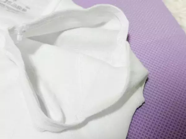 「「ありそうでなかった！」無印良品の1490円インナー“大きめ汗取りパッド”が心強い」の画像