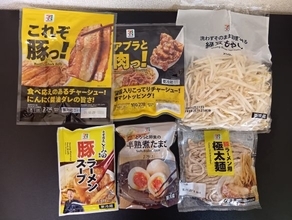 セブンの食材だけで「“二郎系”濃厚豚骨ラーメン」作ってみたら…最高すぎた。はみ出すほどの大盛りで「もう健康とか関係ない」