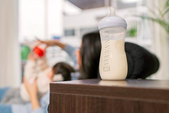 「コーヒーに母乳たっぷり入れて」義父の“性的な冗談”に苦しむ32歳女性。家族にも理解されず…やがて起こった“おぞましい出来事”