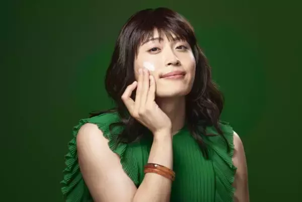 「「毎年、自分の時給を設定」登録者180万人超の32歳・美容芸人。“泥水でもすする”ストイックな本性と、したたかな生存戦略に好感を集めるワケ」の画像