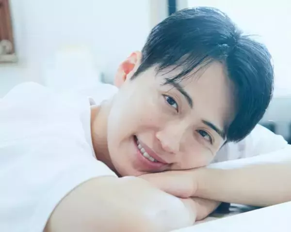 「「毎年、自分の時給を設定」登録者180万人超の32歳・美容芸人。“泥水でもすする”ストイックな本性と、したたかな生存戦略に好感を集めるワケ」の画像