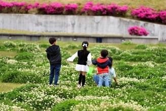 週4で家に来る息子の友だちに「おやつ持参」をお願いしたら“まさかの展開”。後日母親がやってきて…／びっくり体験人気記事