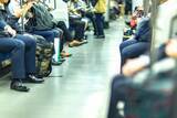 「電車で騒ぐ酔っ払いを、派手な女性が注意。効果なしと思ったら…次の“ひと言”で静まり返った」の画像3